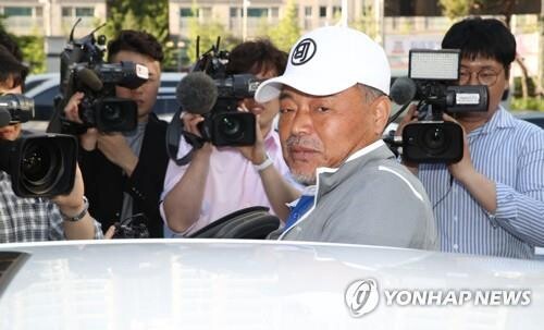 '오토바이 치고 뺑소니' 김흥국, 1심서 벌금 700만원