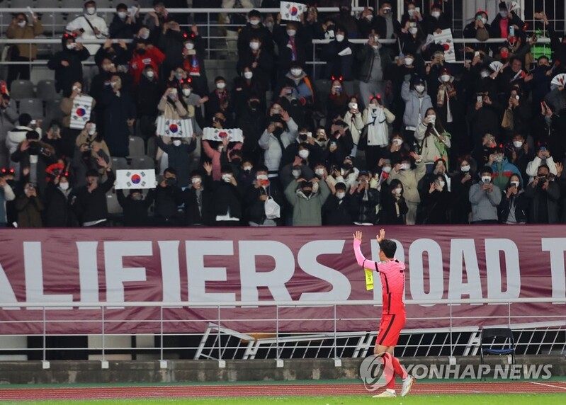 (LEAD) S. Korea put on entertaining show for record crowd in World Cup qualifying win