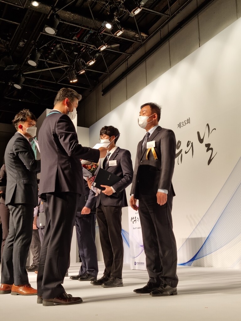 [게시판] 부산섬유패션연합회, 섬유의 날 장관상 수상