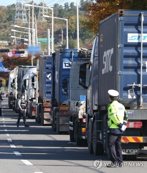 [OK!제보] "기름 안 넣으면 요소수 안 팝니다"
