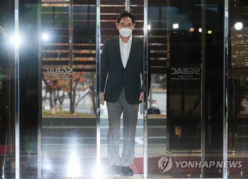 Samsung heir Lee due in Canada, U.S. for chip plant project, vaccine consultation