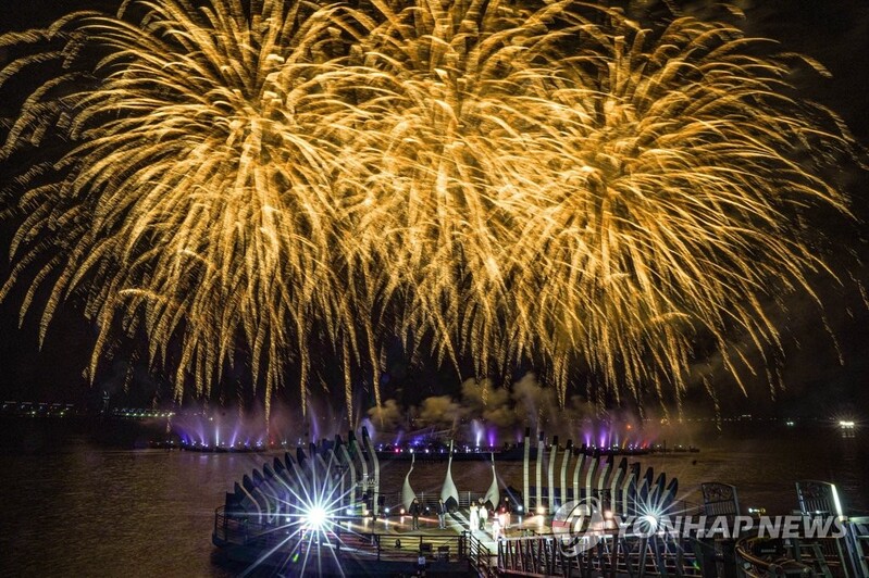 목포해상W쇼, 2주 연속 흥행몰이…관광객 문전성시