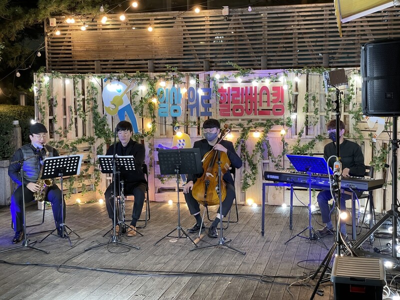 코로나로 지친 시민에 위로를…대구 도심 힐링버스킹