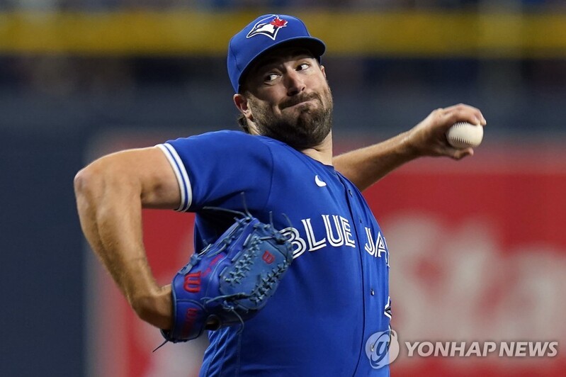 '류현진 동료' 레이·밀워키 우완 번스, MLB 사이영상 영예