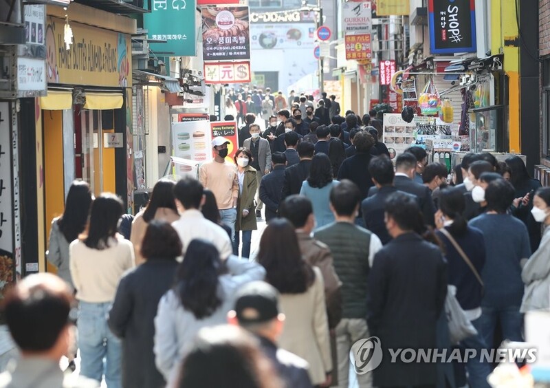 Household income grows at fastest pace in Q3 on relief funds