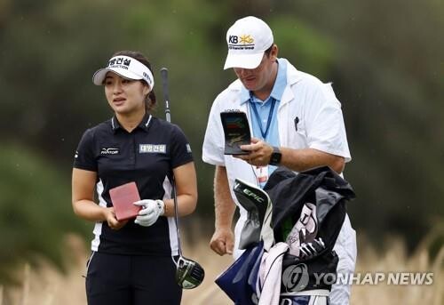그린 적중률 100% 이정은, LPGA 시즌 최종전 첫날 8언더파 선두