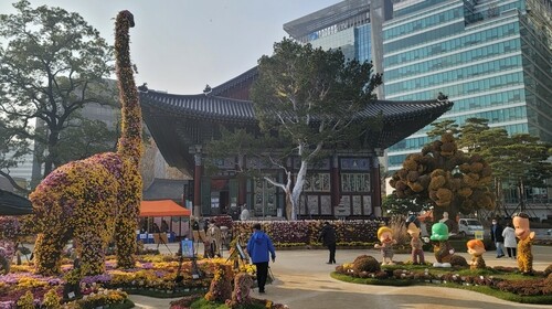 미세먼지 속 나들이 나온 시민들…"가을 보내기 아쉬워"(종합)