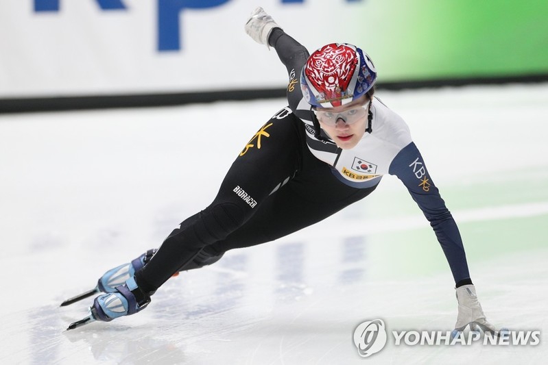 쇼트트랙 이유빈, 3차 월드컵 1,500ｍ 은메달…최민정 실격