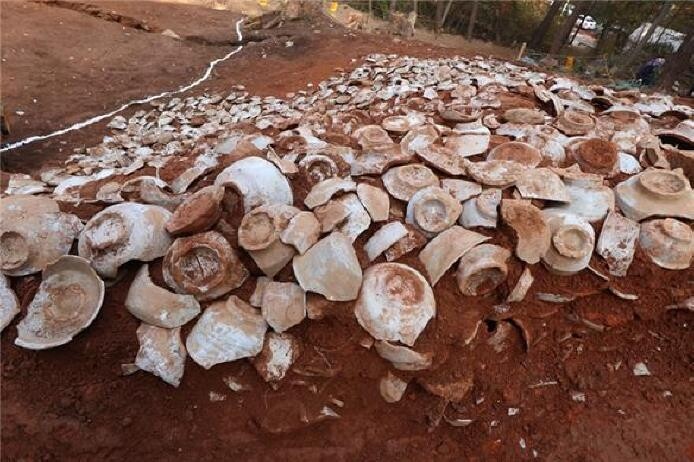 김해시 상동면 조선 백자가마터 확인…민수용 백자 쏟아져