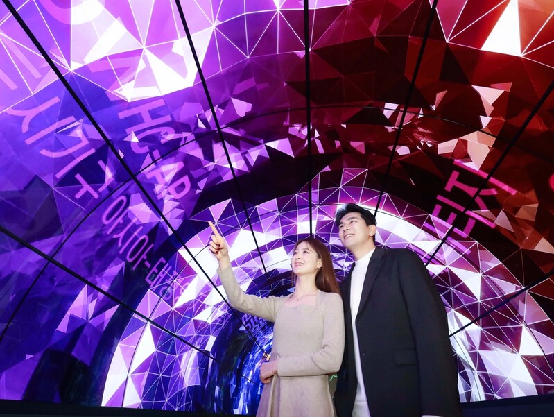 경주 세계 유산 홍보관에 LG전자 올레드 사이니지 설치