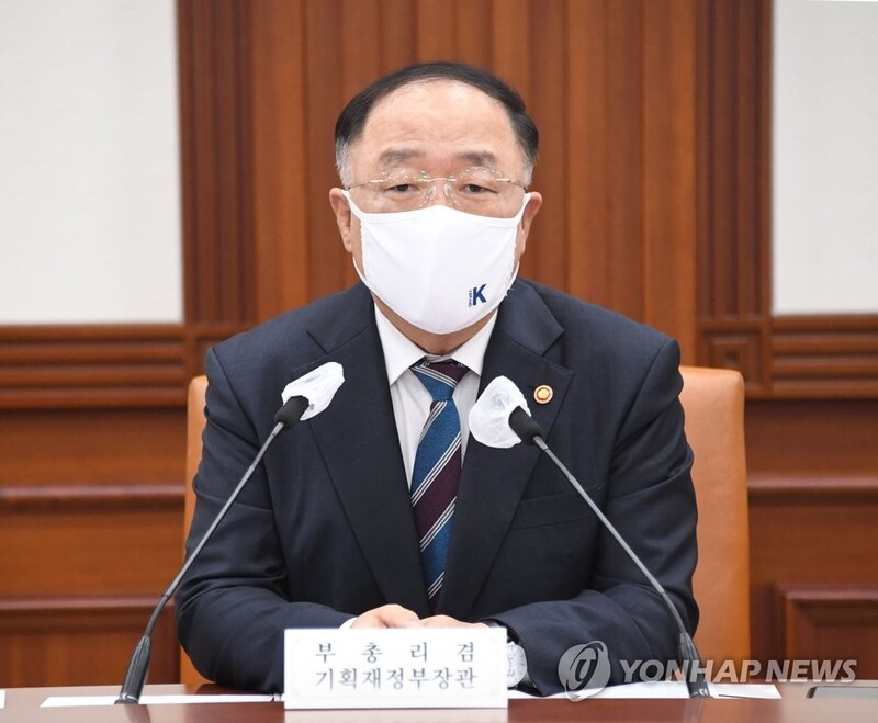 홍남기 "인구 감소 등 소멸위기 지역에 연간 1조원씩 기금"(종합)