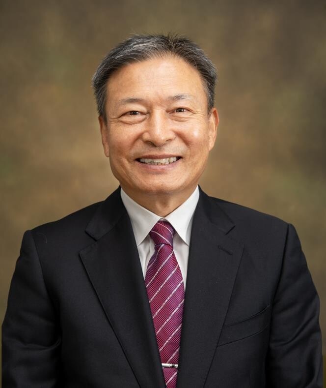 경찰서장 출신 강성희 시인, 열린시학상 수상