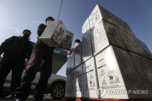 (LEAD) Ship carrying Chinese urea arrives in S. Korea