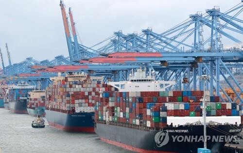 (LEAD) S. Korean economy forecast to grow 3.2 pct in 2022