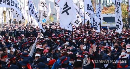 Cargo truckers launch 3-day strike to demand freight rate hike