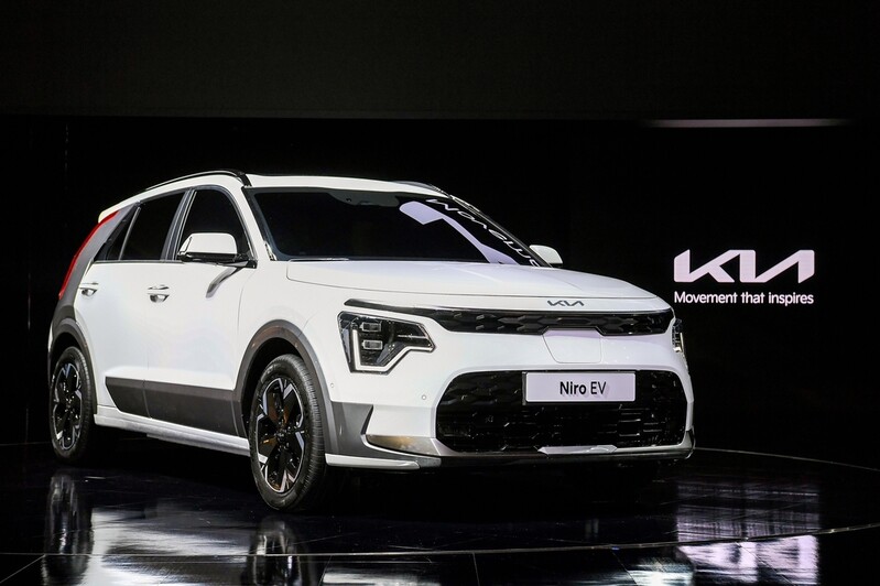 Automakers showcase EVs in Seoul motor show