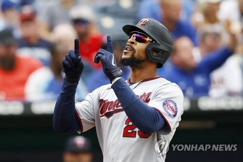 MLB 미네소타, 중견수 벅스턴과 1천196억원에 7년 연장 계약