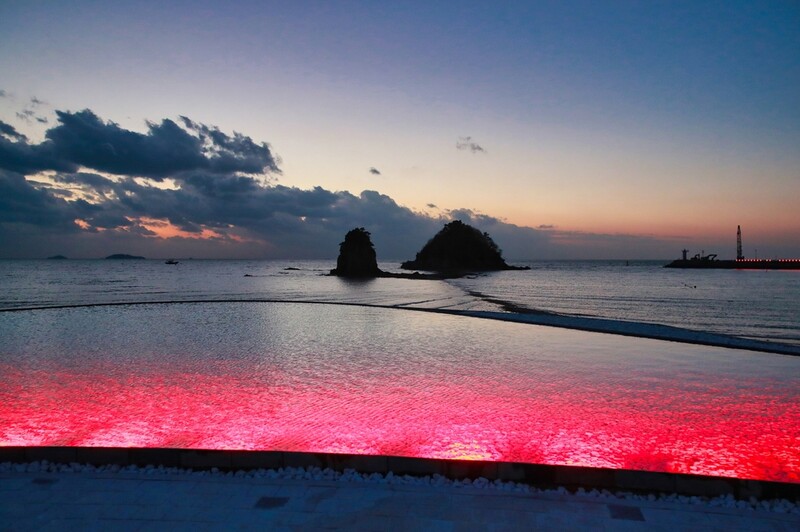 '서해 낙조 명소' 태안 꽃지 해수욕장에 해안공원 준공
