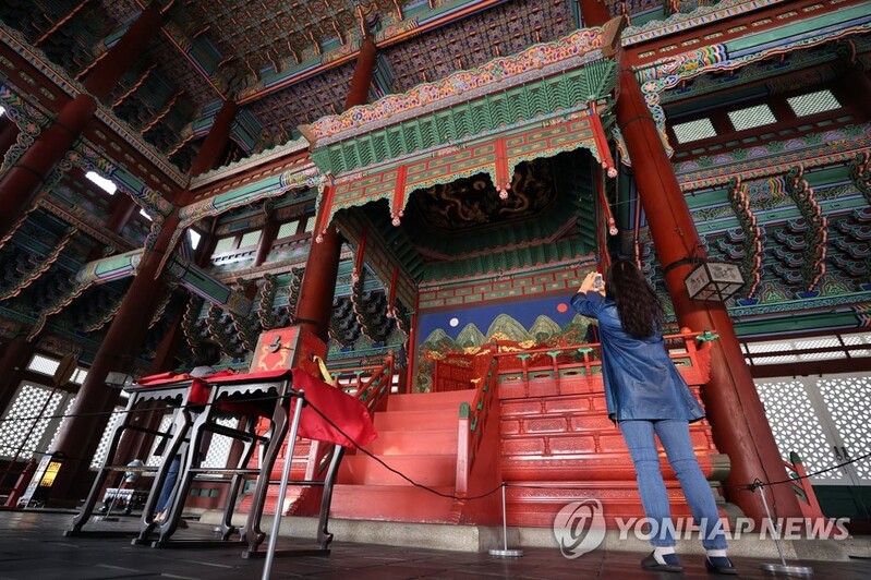 근정전 기둥에 사용한 소나무와 전나무, 어떻게 다를까