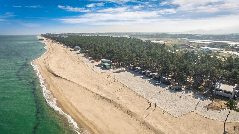 무장애 해변 캠핑 즐기세요…강릉 연곡해변 캠핑장 준공