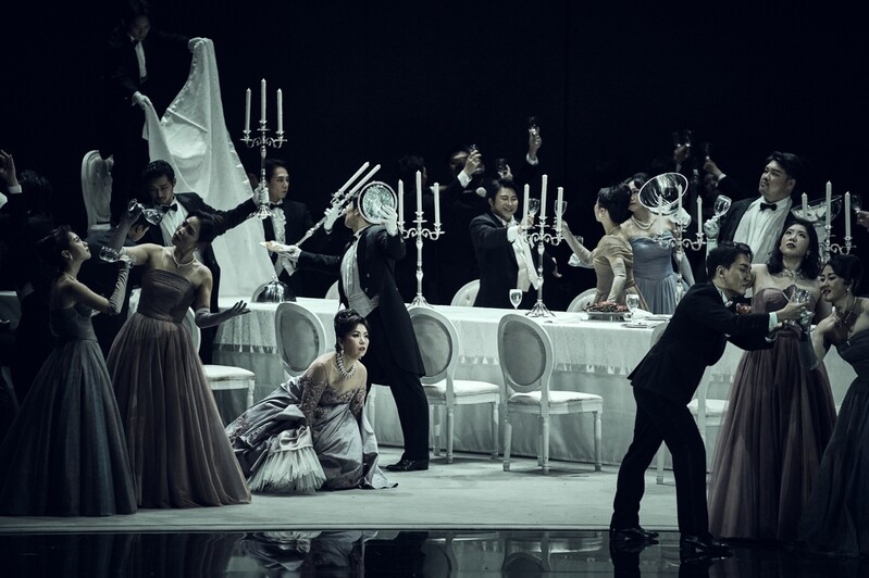 감각적 무대서 펼쳐지는 비극적 사랑…오페라 '라 트라비아타'