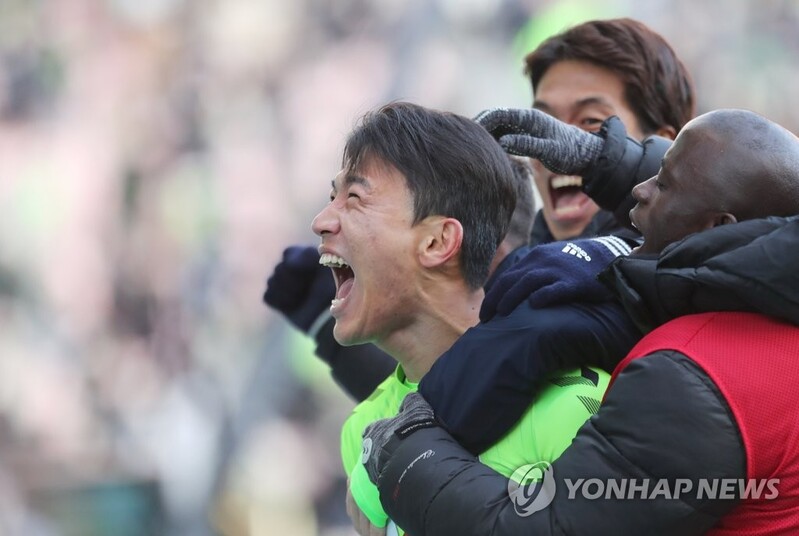 (LEAD) Jeonbuk Hyundai Motors make history with 5th straight K League title