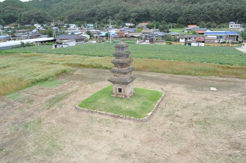 해체된 '안동 조탑리 오층전탑', 전통건축수리재단이 보수