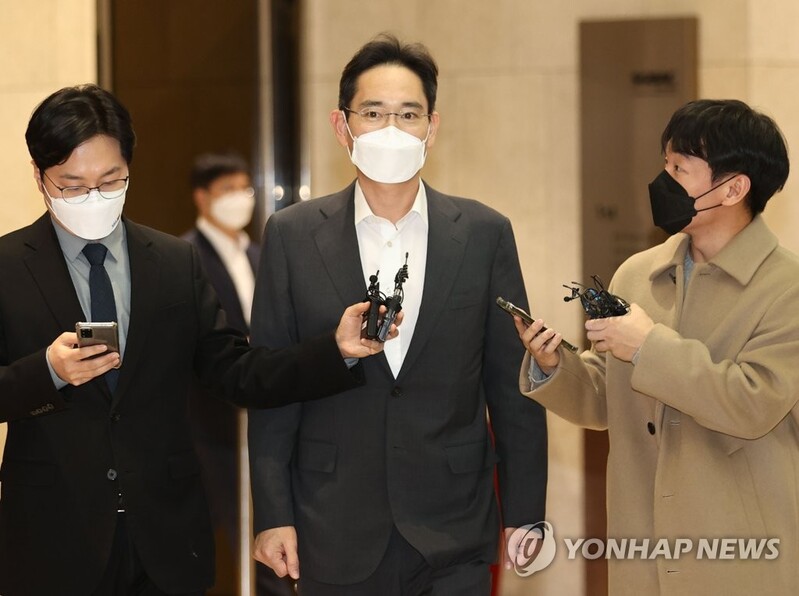 (LEAD) Samsung's Lee embarks on trip to UAE, Saudi Arabia to cement networks, seek biz opportunities