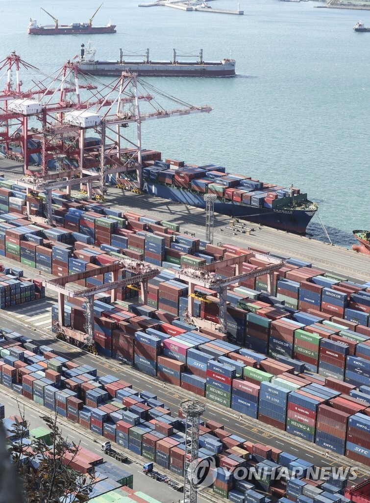 (LEAD) S. Korea logs current account surplus for 18th straight month in October