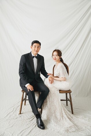 Professional football player Kim Young-chan and comedian Lee Kyung-kyu's daughter Lee Ye-rim to wed on 11th