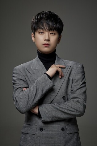Trot singer Lee Chan-won to release new digital single 'A Good Day With You' for fans