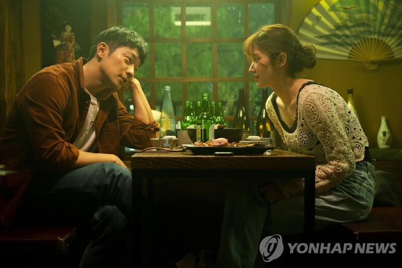 [박스오피스] '연애 빠진 로맨스' 개봉 3주차 첫 정상