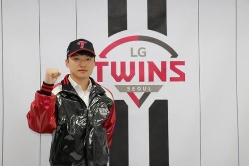 (LEAD) LG Twins sign free agent outfielder Park Hae-min