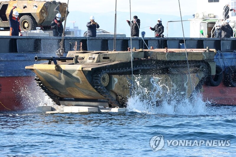 "바닷속에 장갑차가?" 강릉 해중공원 볼거리 풍성