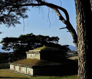 For whom was this monument built?