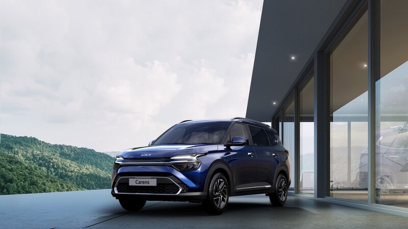 Kia launches localized MPV model in India