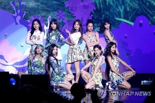 TWICE to hold offline concerts only between Dec.25-26 due to stricter COVID-19 night curfew