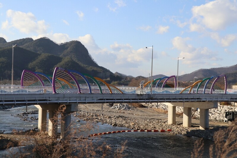 [픽! 영동] 황간 초강천 '올갱이 다리' 눈길