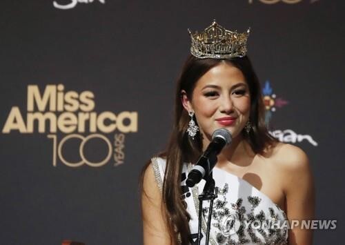 한국계 3세 여대생, '미스 아메리카' 100주년 대회서 왕관 썼다