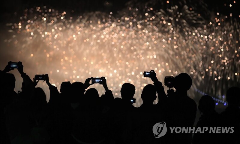 코로나19 방역 강화로 부산불꽃축제 취소…새해맞이만 조촐하게