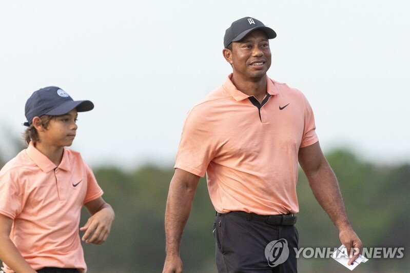 1년 만에 복귀 우즈, 첫날 10언더파 "잘 친 샷은 세 번 나와"(종합)