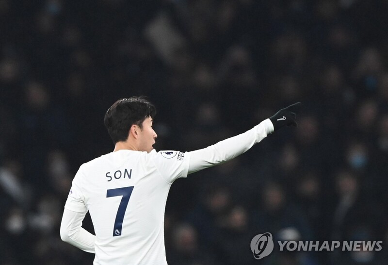 (LEAD) Tottenham's Son Heung-min scores vs. Liverpool in return from COVID-19 layoff