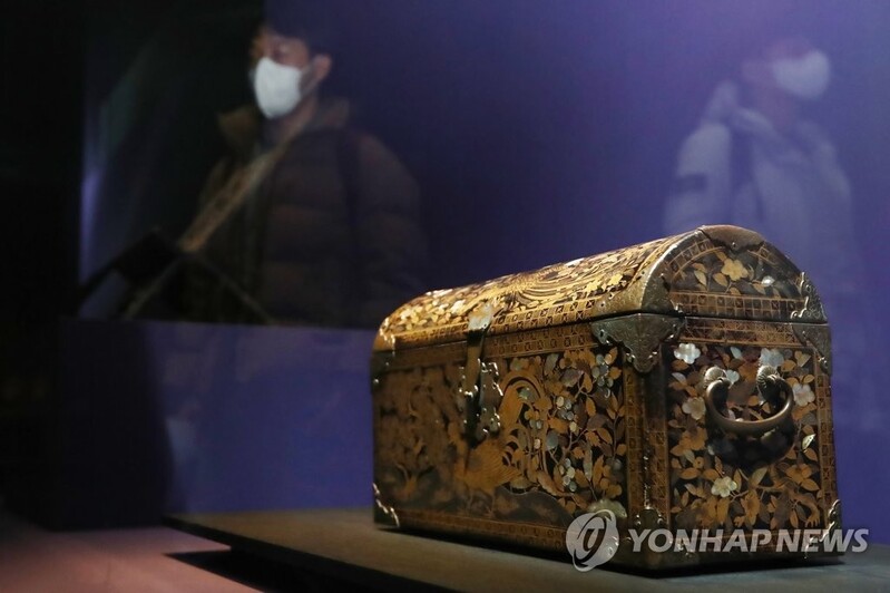 칠흑의 공간서 '시간이 빚은 예술' 옻칠의 미를 만나다(종합)