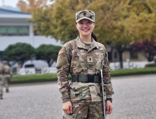 [고침] 정치('친절한 금자씨' 출연 아역배우, 미 육군 중…)