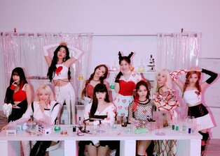 TWICE stays on Billboard 200 with 'Formula of Love: O+T=<3' for 5th consecutive week