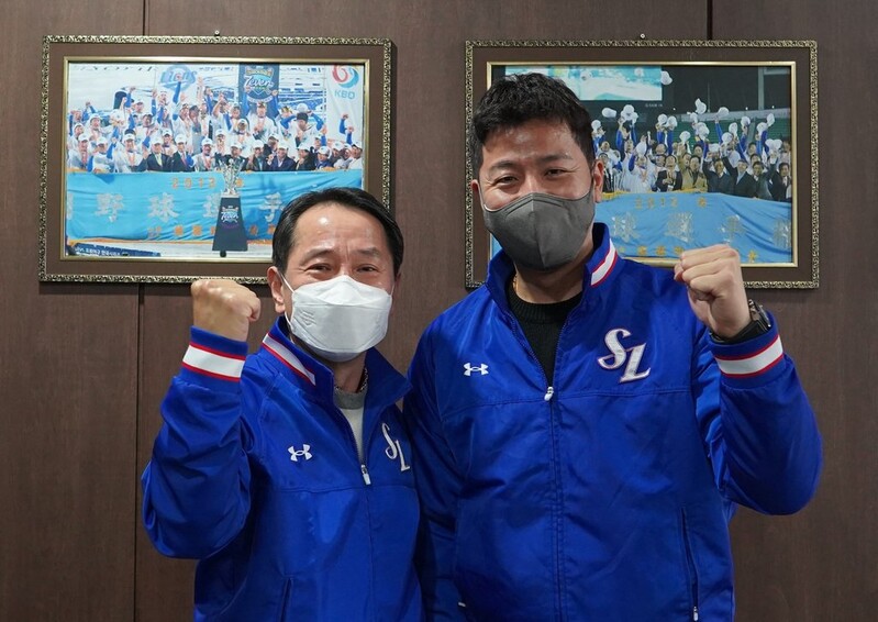 (LEAD) Samsung Lions re-sign free agent catcher Kang Min-ho