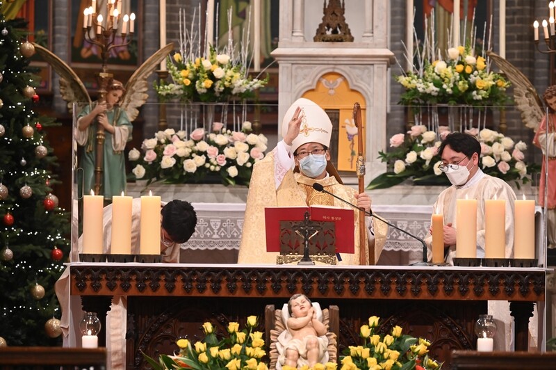 '이웃의 고통과 가난을 함께'…전국서 성탄절 미사·예배