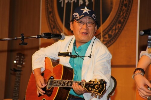 '70s folk singer Yang Byeong-jip dies at 70