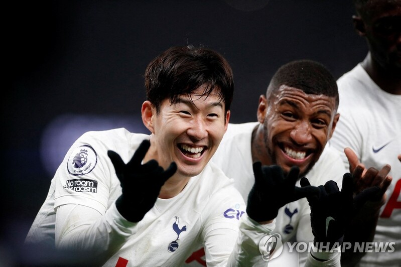 손흥민 4경기 연속골로 리그 8호골 폭발…토트넘은 3-0 완승