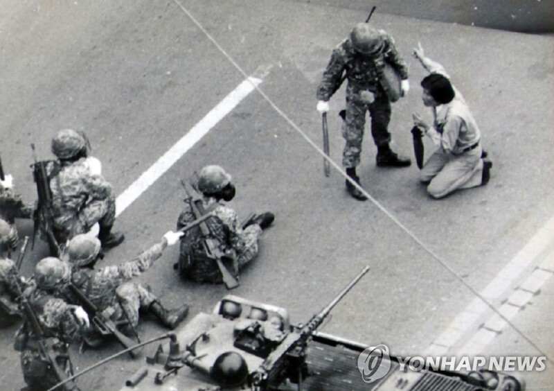 "전두환, 5·18광주진압작전 건의문서에 '굿 아이디어'"(종합)